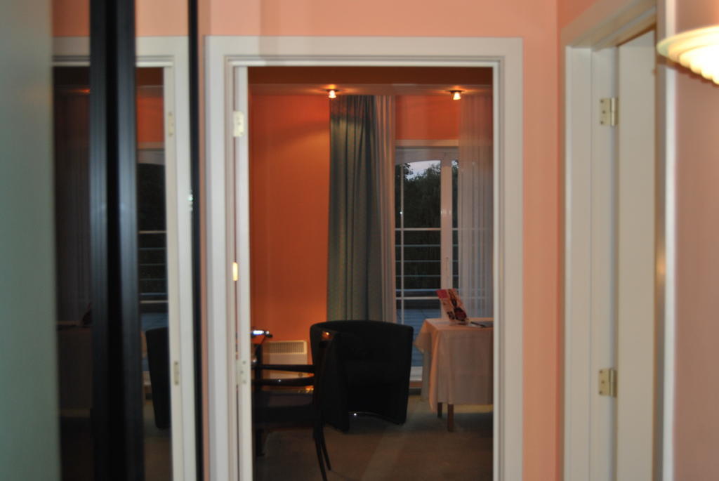 Greenpark Hotel Sint-Pieters-Leeuw Экстерьер фото